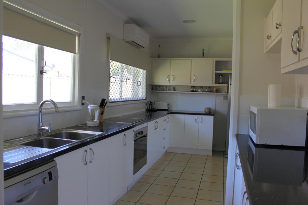Edge Hill Clean & Green Cairns, 7 Minutes From The Airport, 7 Minutes To Cairns Cbd & Reef Fleet Terminal المظهر الخارجي الصورة